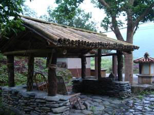 用古早工法建造的奉茶亭。