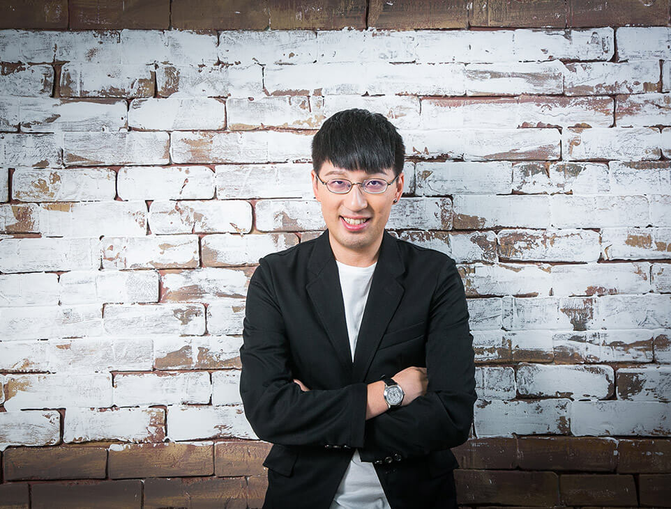 我希望用服裝去述說一個故事，讓每一個選擇品牌的人，也去講述自己的故事。